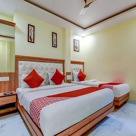 Hotel Sarthak Palace - By Pooja Hospitality Нью-Дели Экстерьер фото
