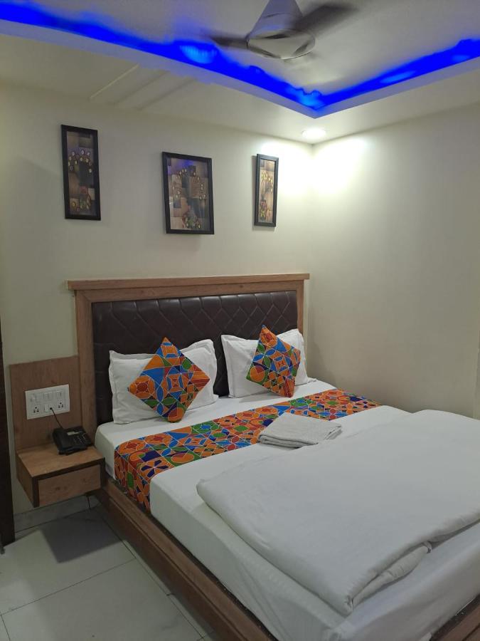Hotel Sarthak Palace - By Pooja Hospitality Нью-Дели Экстерьер фото
