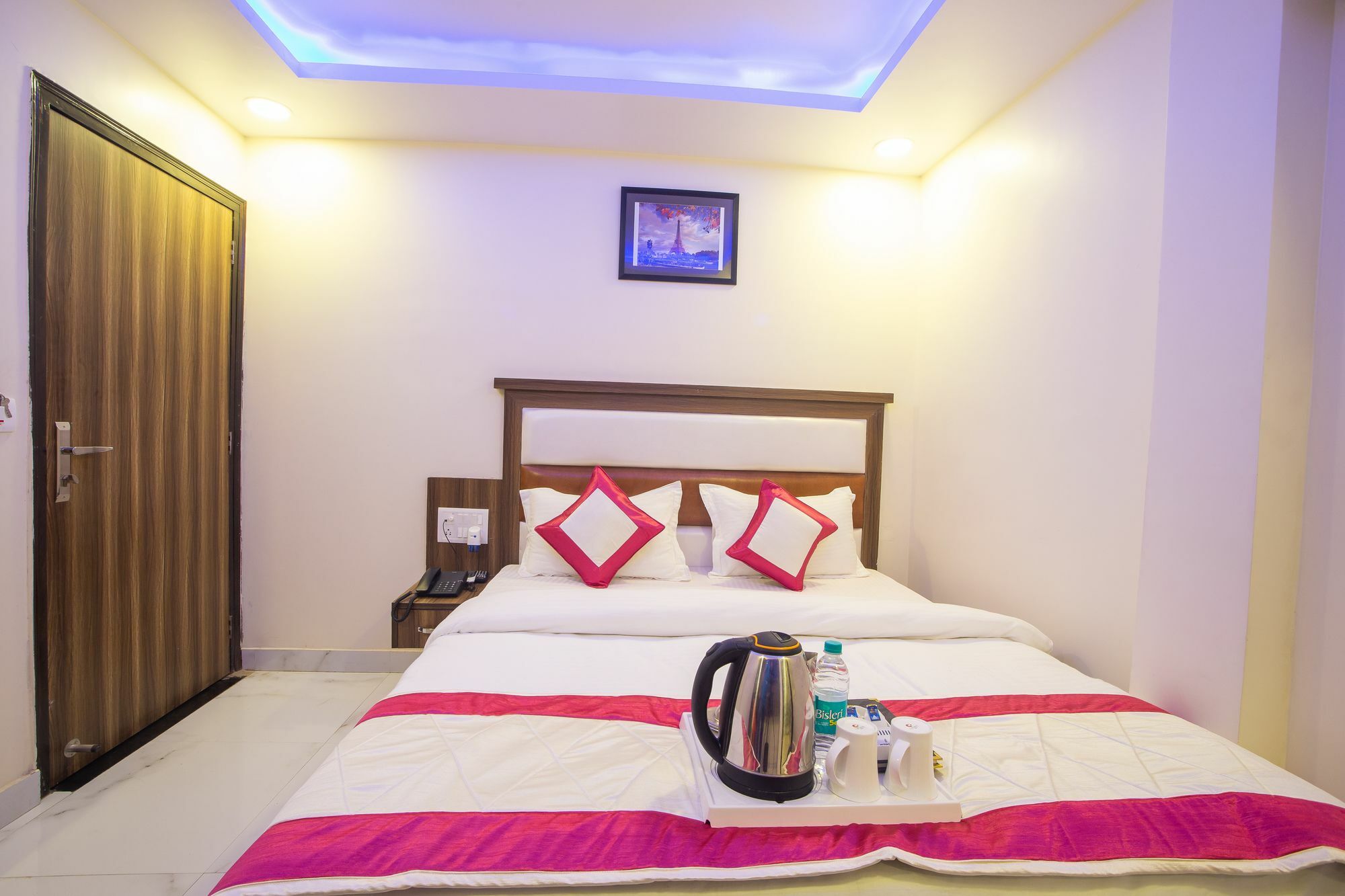 Hotel Sarthak Palace - By Pooja Hospitality Нью-Дели Экстерьер фото