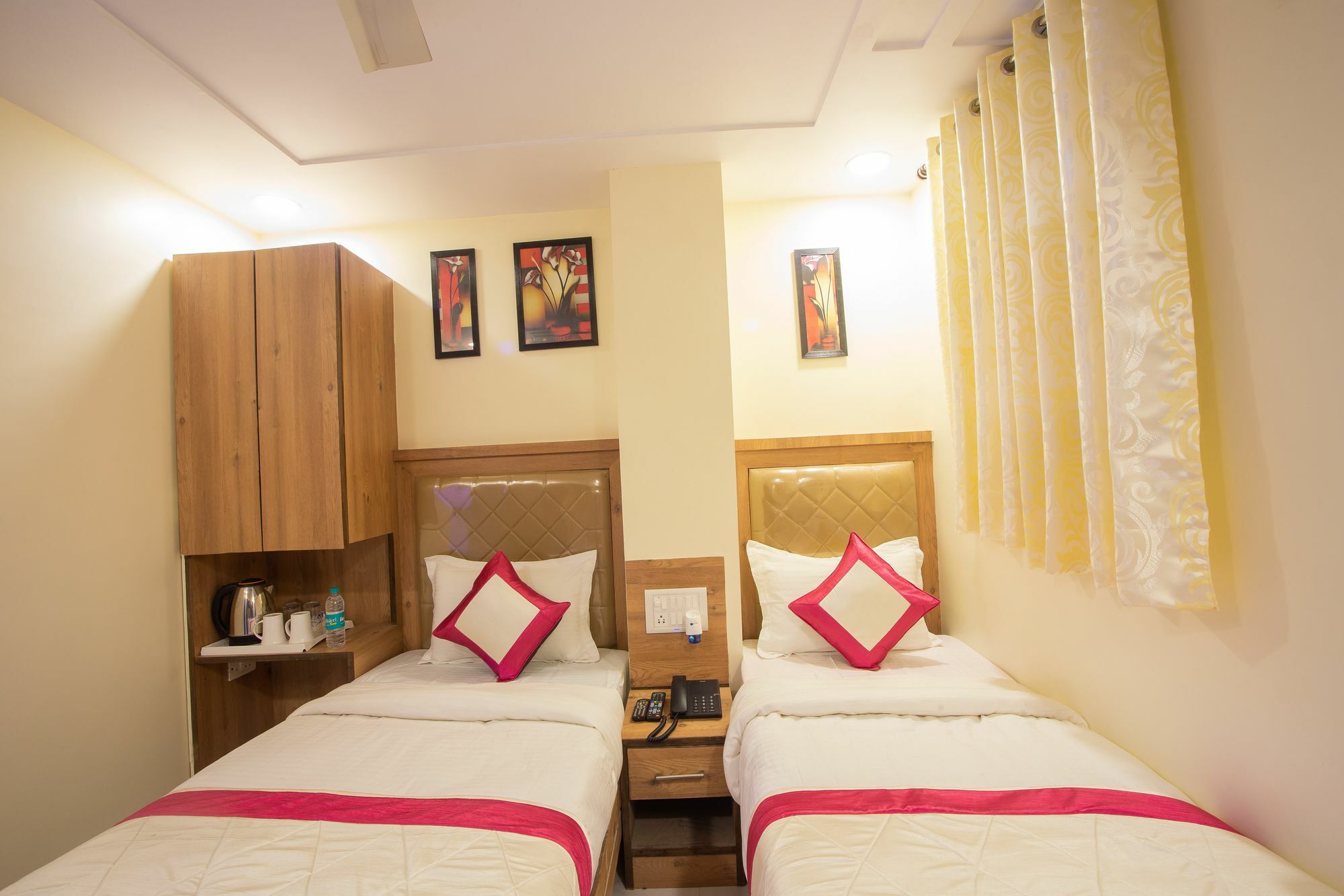 Hotel Sarthak Palace - By Pooja Hospitality Нью-Дели Экстерьер фото