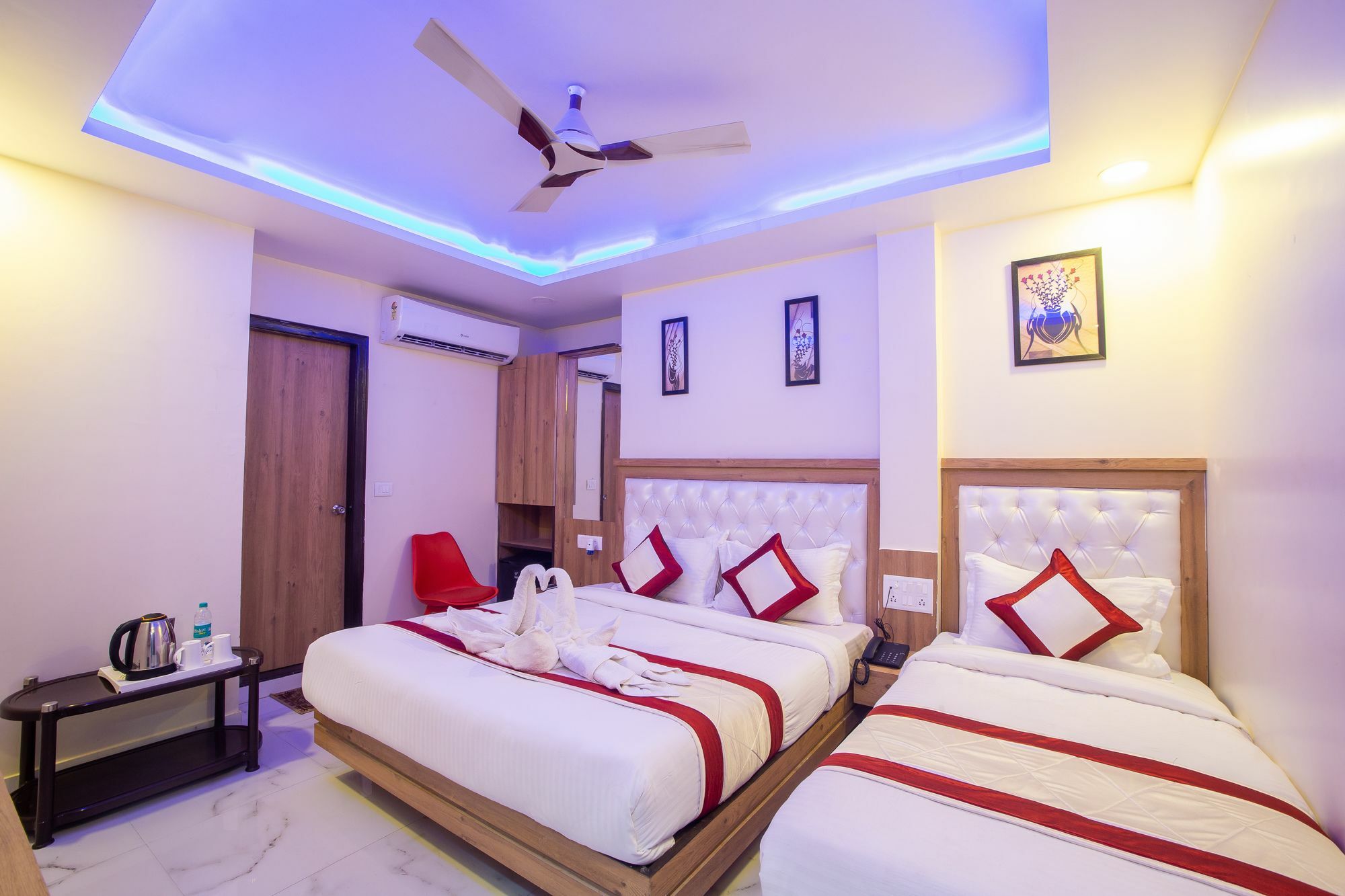 Hotel Sarthak Palace - By Pooja Hospitality Нью-Дели Экстерьер фото