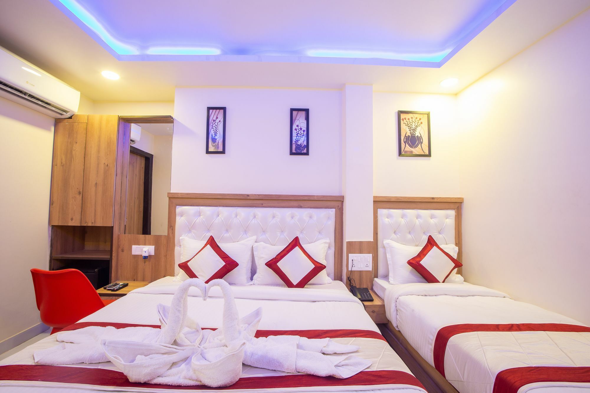 Hotel Sarthak Palace - By Pooja Hospitality Нью-Дели Экстерьер фото