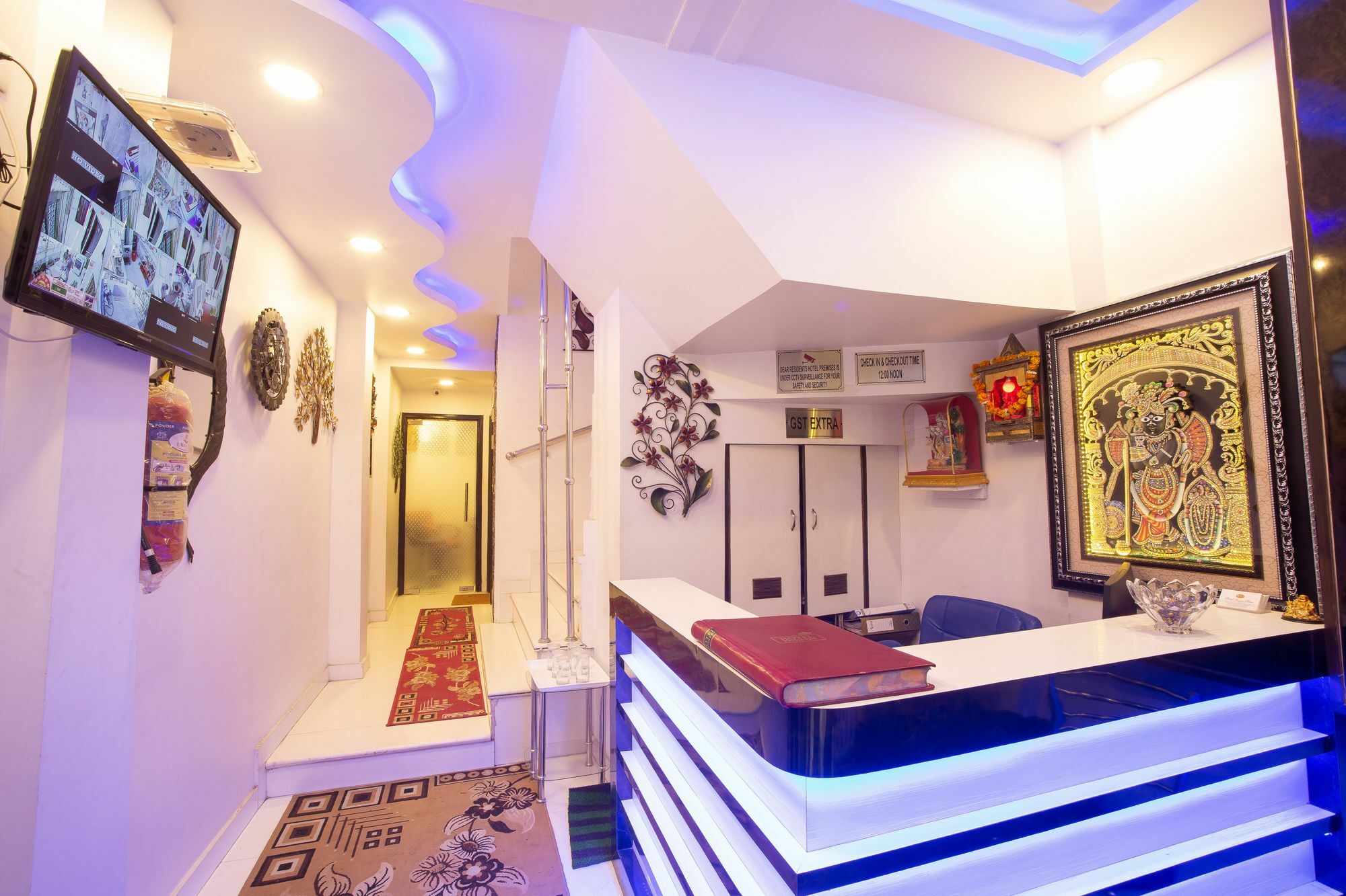 Hotel Sarthak Palace - By Pooja Hospitality Нью-Дели Экстерьер фото