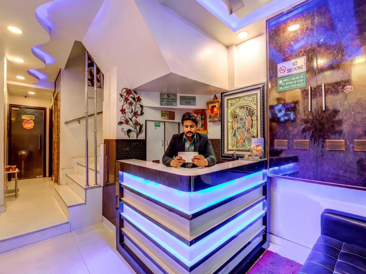 Hotel Sarthak Palace - By Pooja Hospitality Нью-Дели Экстерьер фото