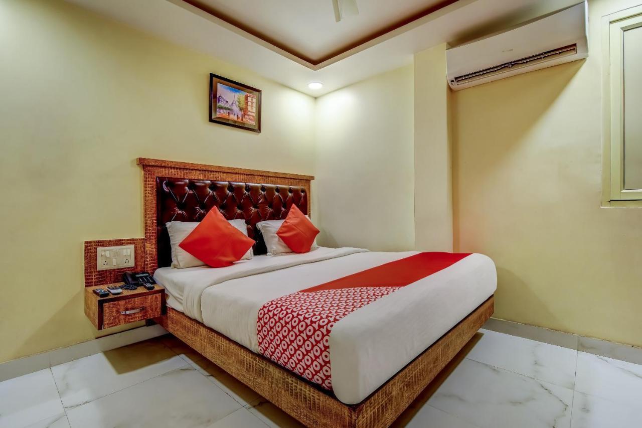 Hotel Sarthak Palace - By Pooja Hospitality Нью-Дели Экстерьер фото