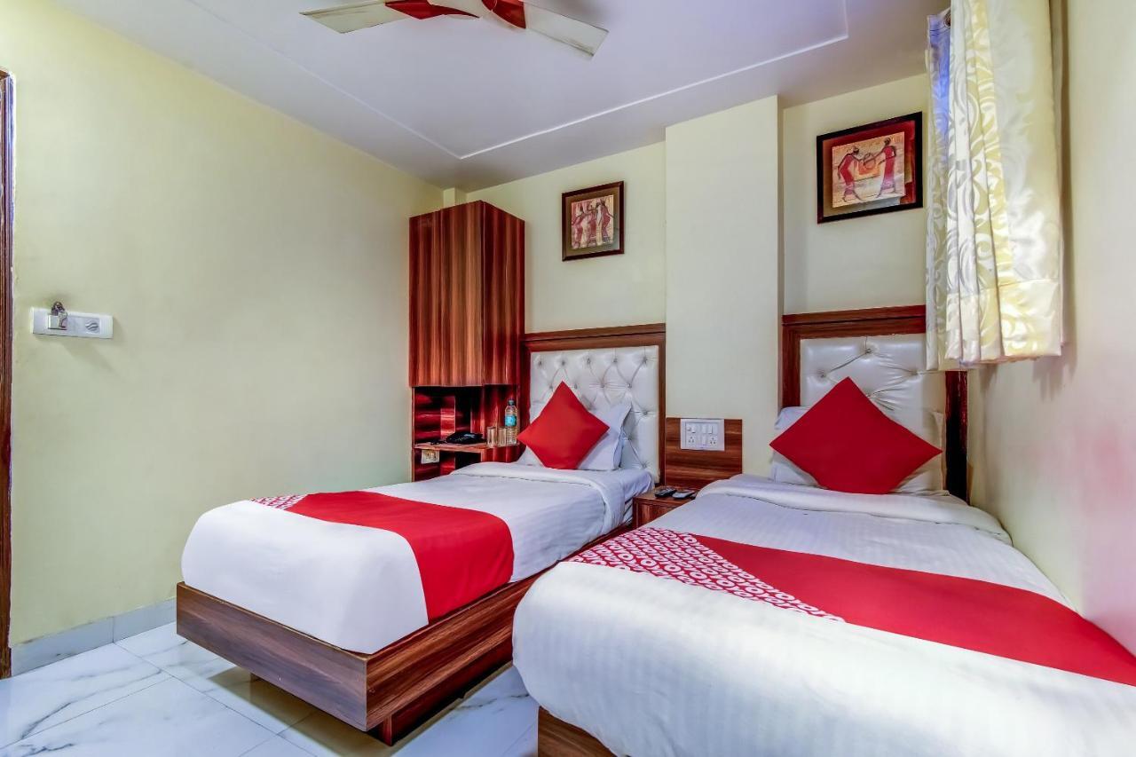 Hotel Sarthak Palace - By Pooja Hospitality Нью-Дели Экстерьер фото