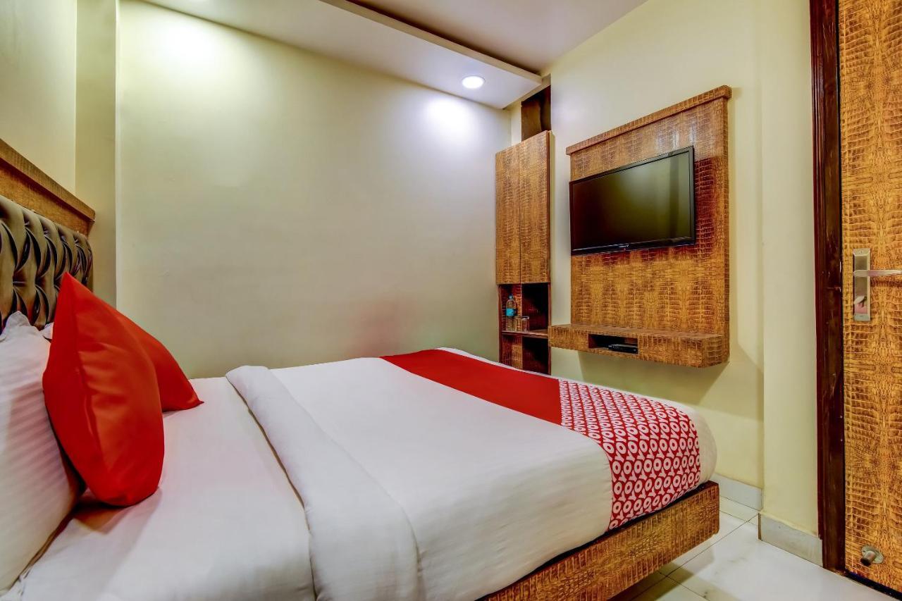 Hotel Sarthak Palace - By Pooja Hospitality Нью-Дели Экстерьер фото