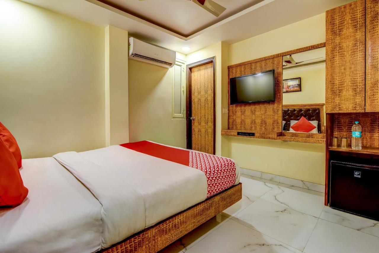 Hotel Sarthak Palace - By Pooja Hospitality Нью-Дели Экстерьер фото